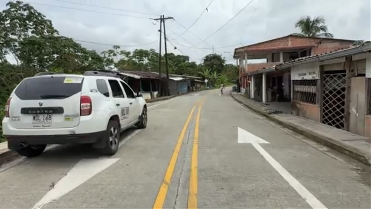 Con una inversión de 77 mil millones de pesos, se rehabilitaron 13,6 kilómetros de la vía El Pailón- Aguaclara, en zona rural de Buenaventura. Foto: Tomada de vídeo