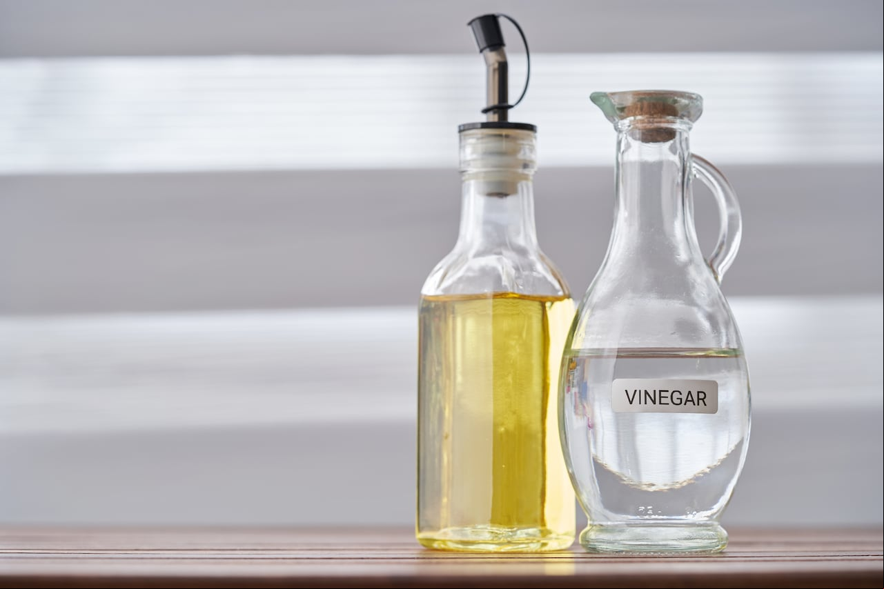 A medida que la conciencia sobre la importancia de mantener un ambiente doméstico saludable aumenta, los consumidores están optando por soluciones de limpieza más simples y naturales, como el vinagre blanco y el de manzana.