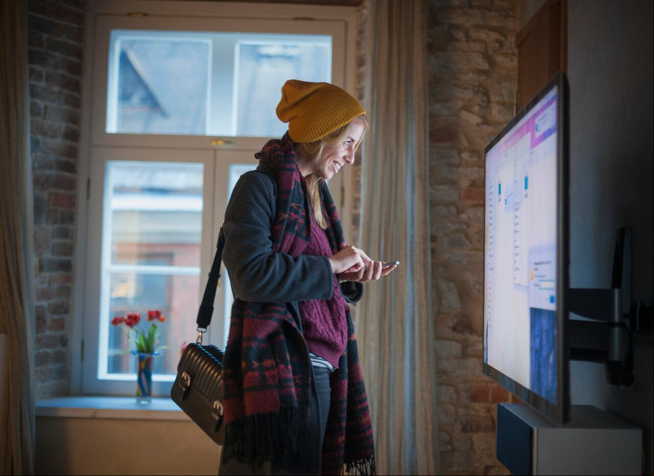 Apagué el TV antes de irse de viaje con eso ahorra dinero
