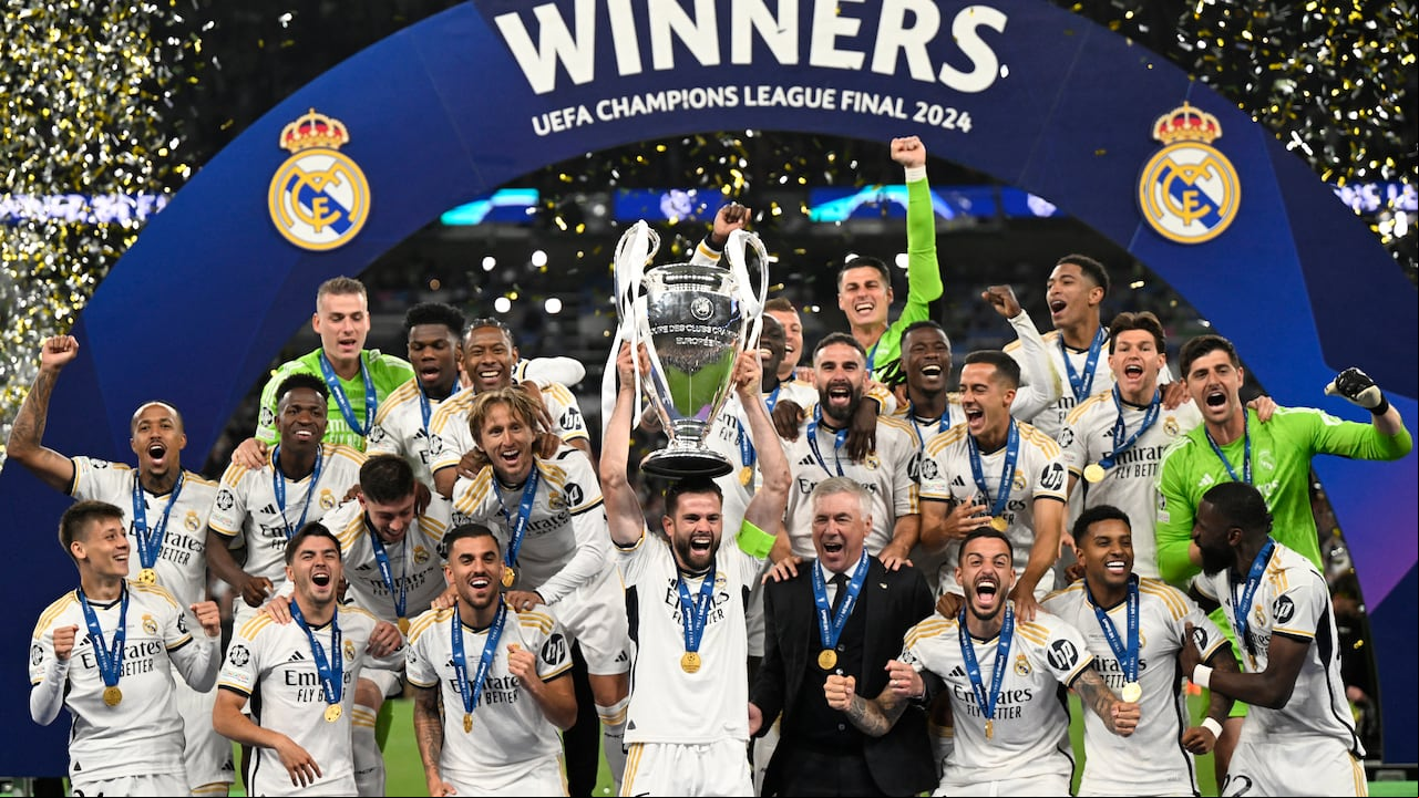 Real Madrid alza un nuevo trofeo de Champions League.
