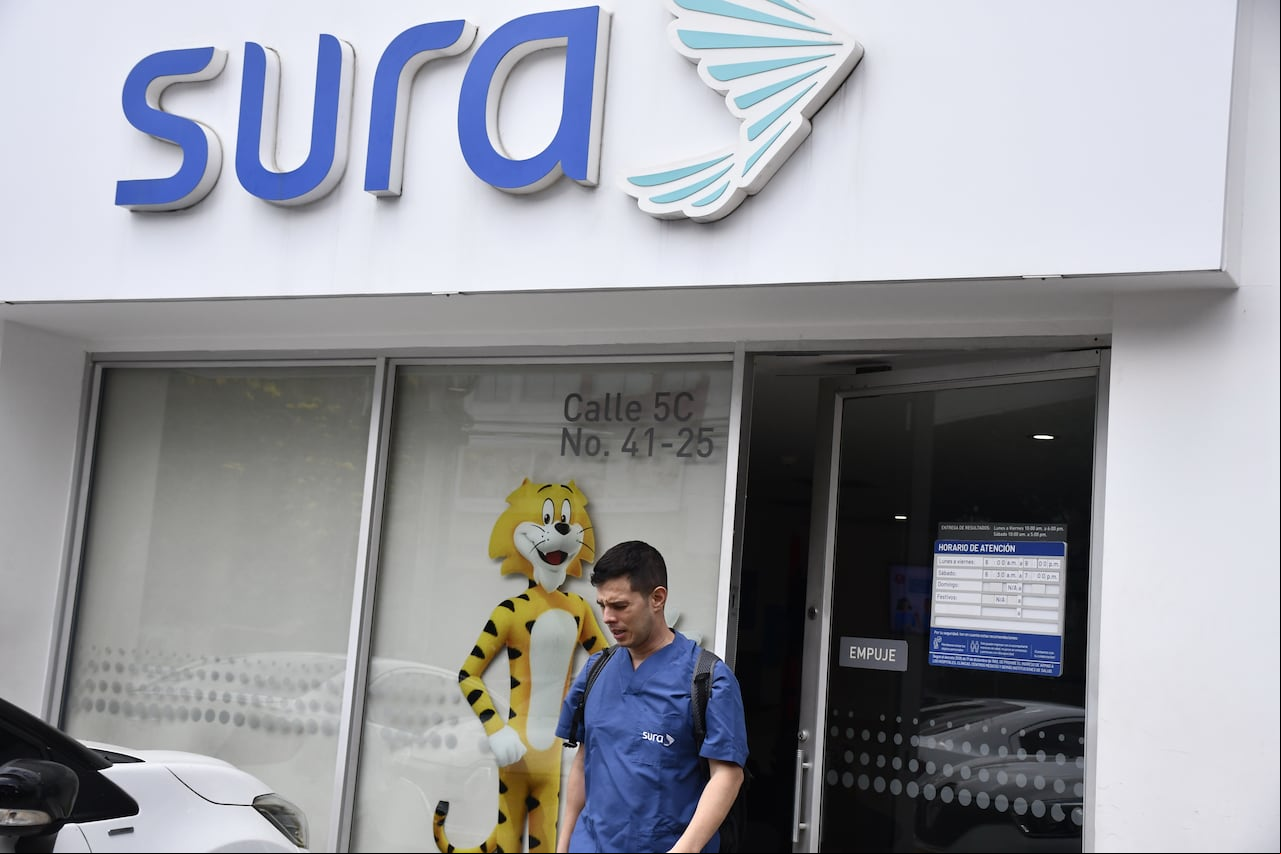 Sigue la crisis en el sistema de salud en Colombia. En la mañana de este martes, 28 de mayo, las directivas de la EPS Sura presentaron una solicitud formal al Gobierno Nacional para retirarse del sistema de salud de Colombia. foto José L Guzmán. EL País