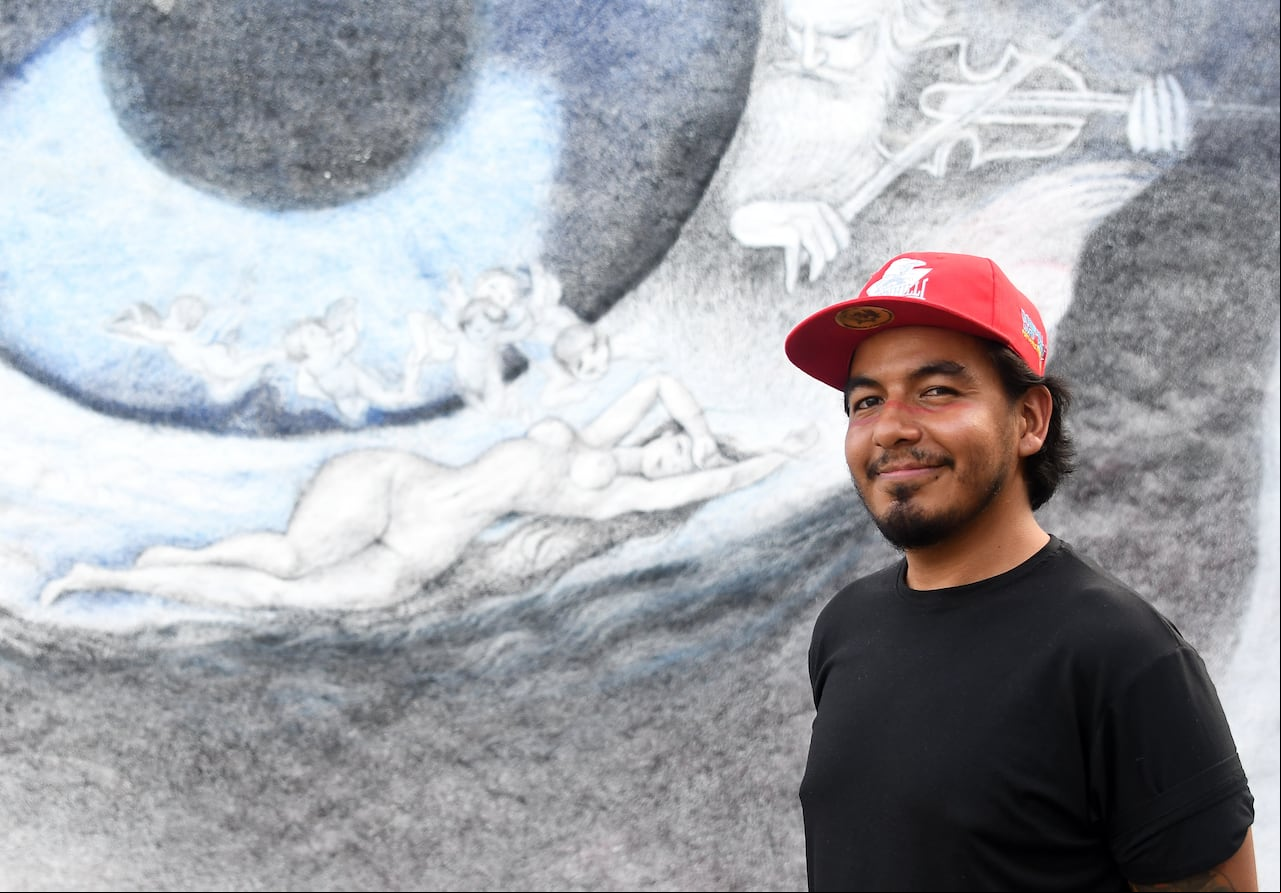 El artista Julián Castillo y un equipo de jóvenes tienen el Guinness Records por el mural a lápiz más grande del mundo.