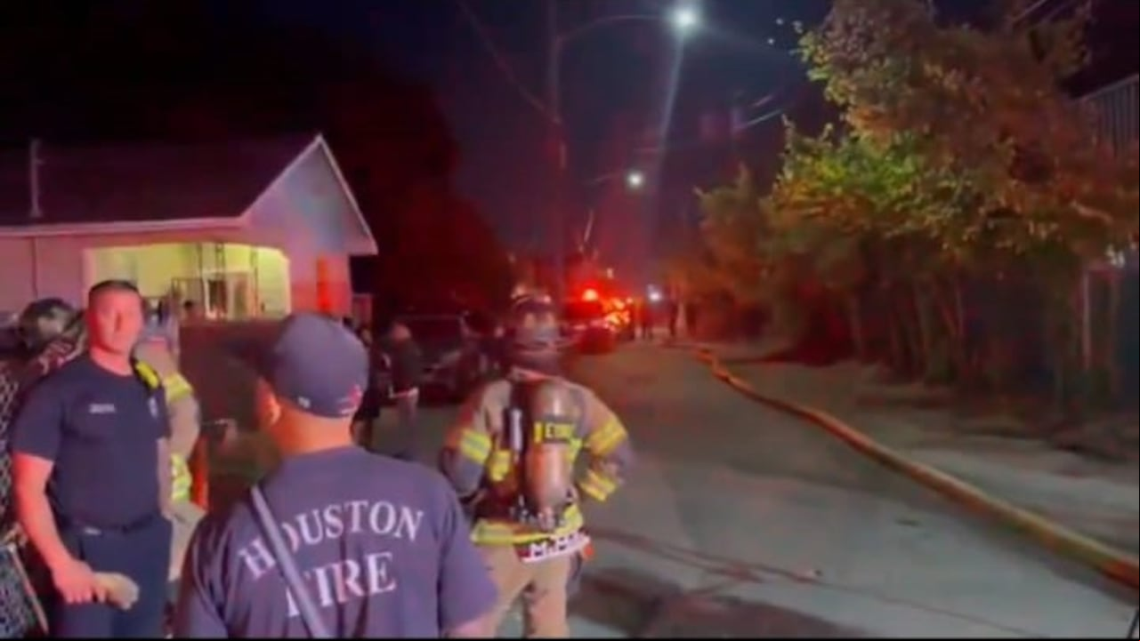 Choque de helicóptero con torre de radio en Houston