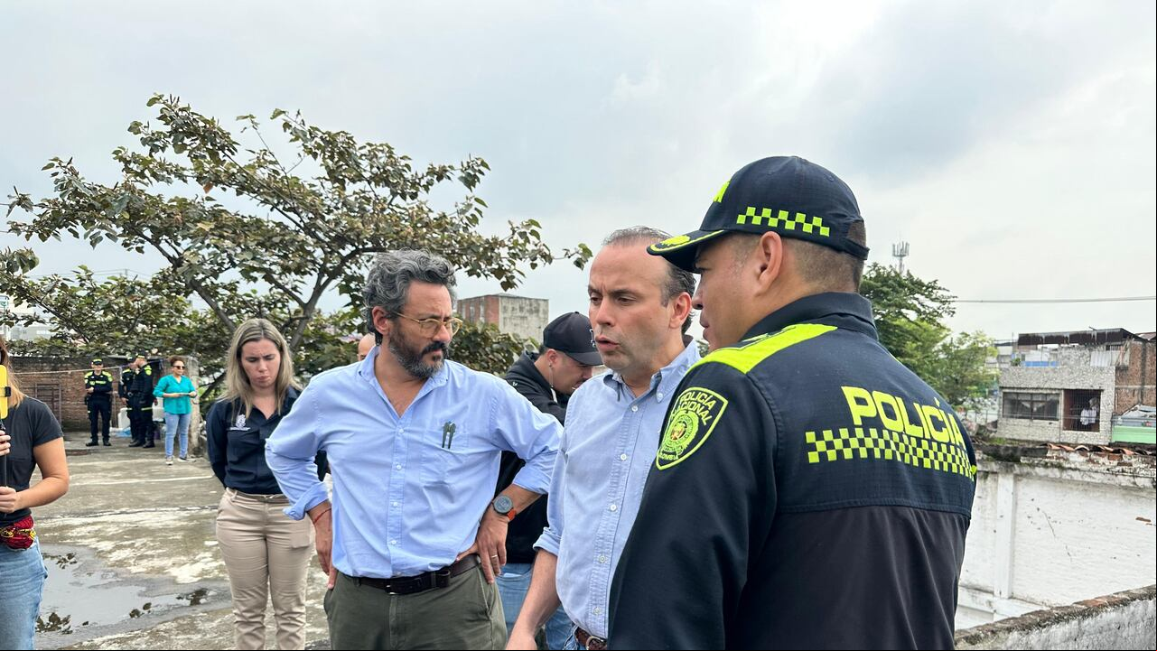 El Alcalde, Alejandro Eder, el comandante de la Policía de Cali, coronel Carlos Oviedo y el secretario de Seguridad, Jairo García, hicieron parte de la intervención.