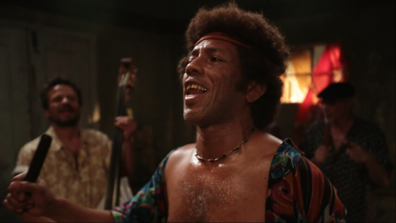 Jhon Narváez interpretando a Joe Arroyo en la película 'Rebelión' (2022).
