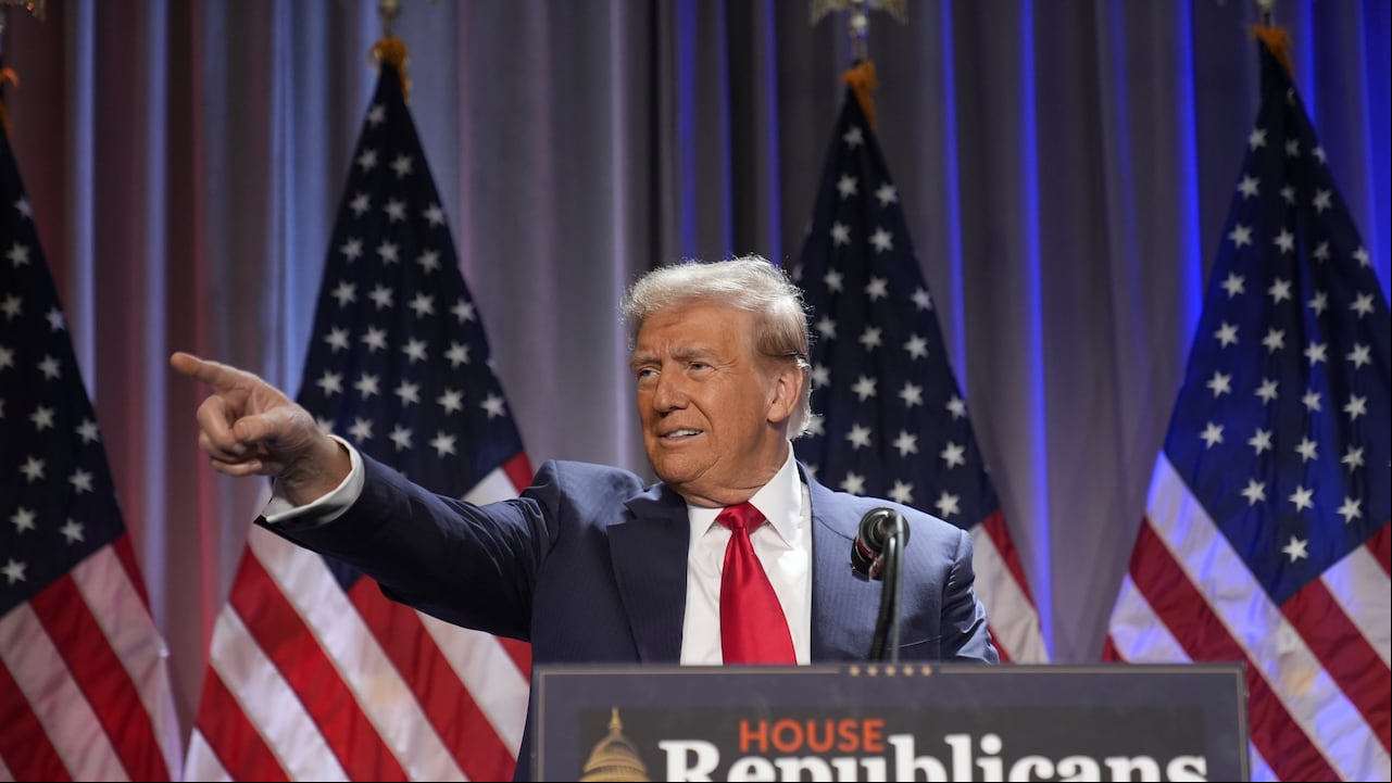 El presidente electo Donald Trump al llegar a un encuentro con legisladores republicanos en Washington el 13 de noviembre del 2024. (AP foto/Alex Brandon)