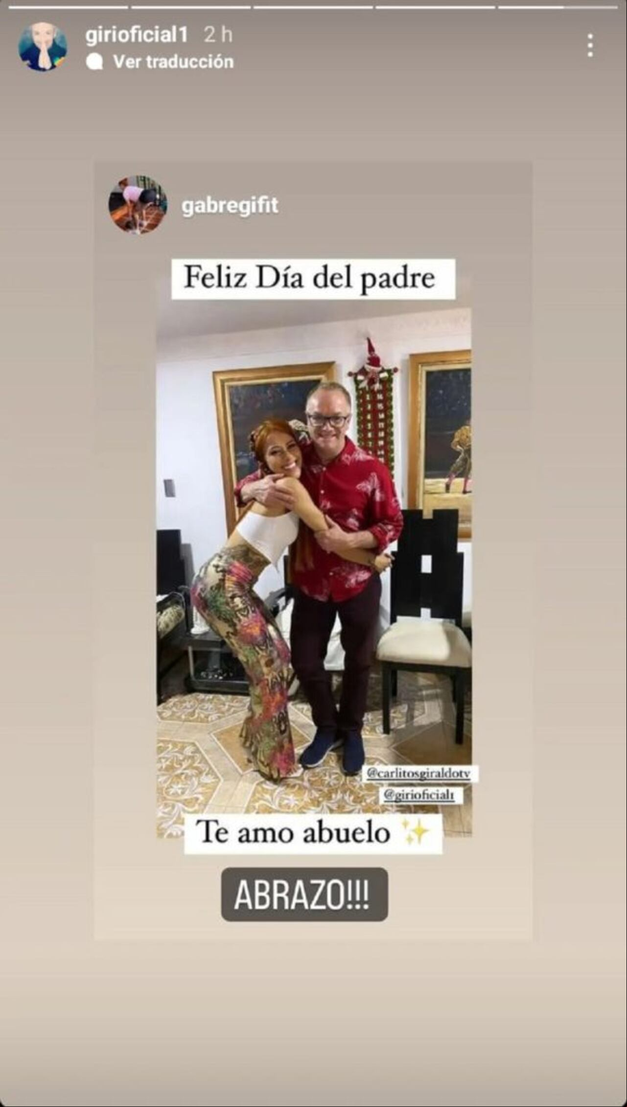 Carlos Giraldo, presentador de 'La red', junto a su nieta.
