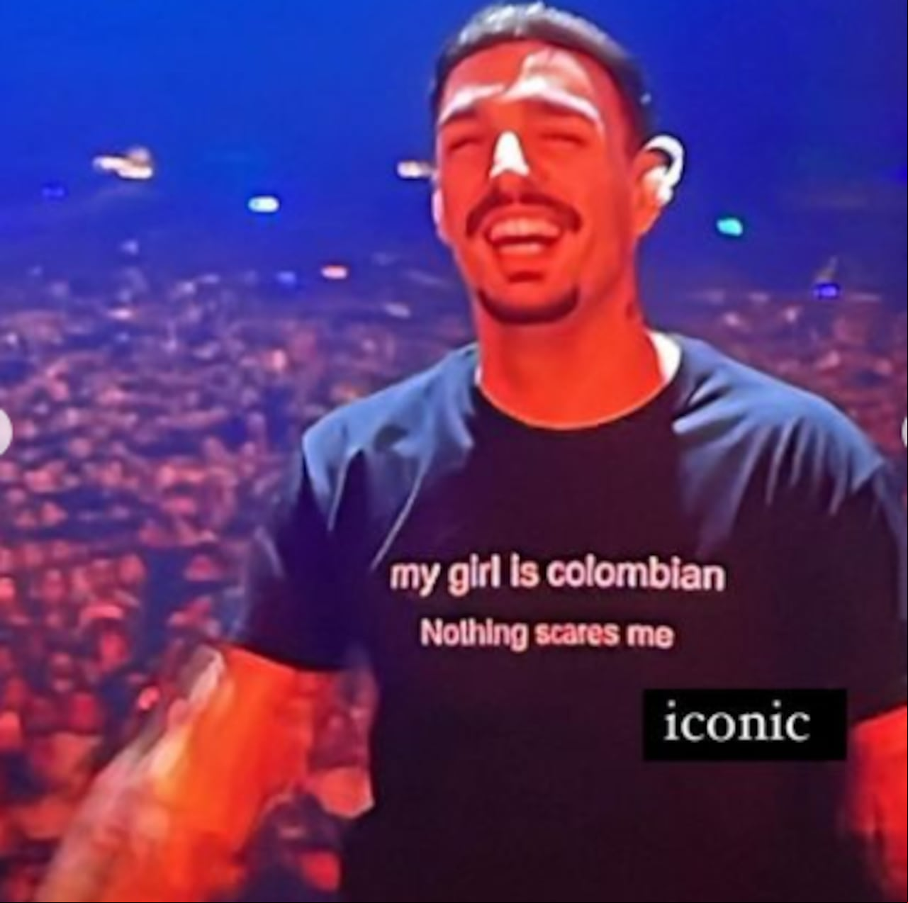 Rels B con su divertida camiseta en el Festival Cordillera 2024.
