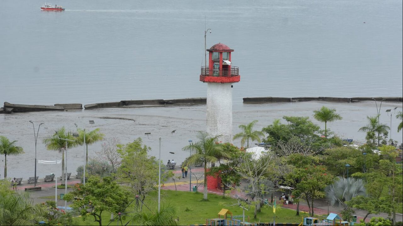 128 Familias desplazadas del Bajo Calima por enfrentamientos entre grupos armados de la zona, están viviendo en el Coliseo desde Abril del 2022 a la espera de que los reubiquen o poder volver a su territorio.