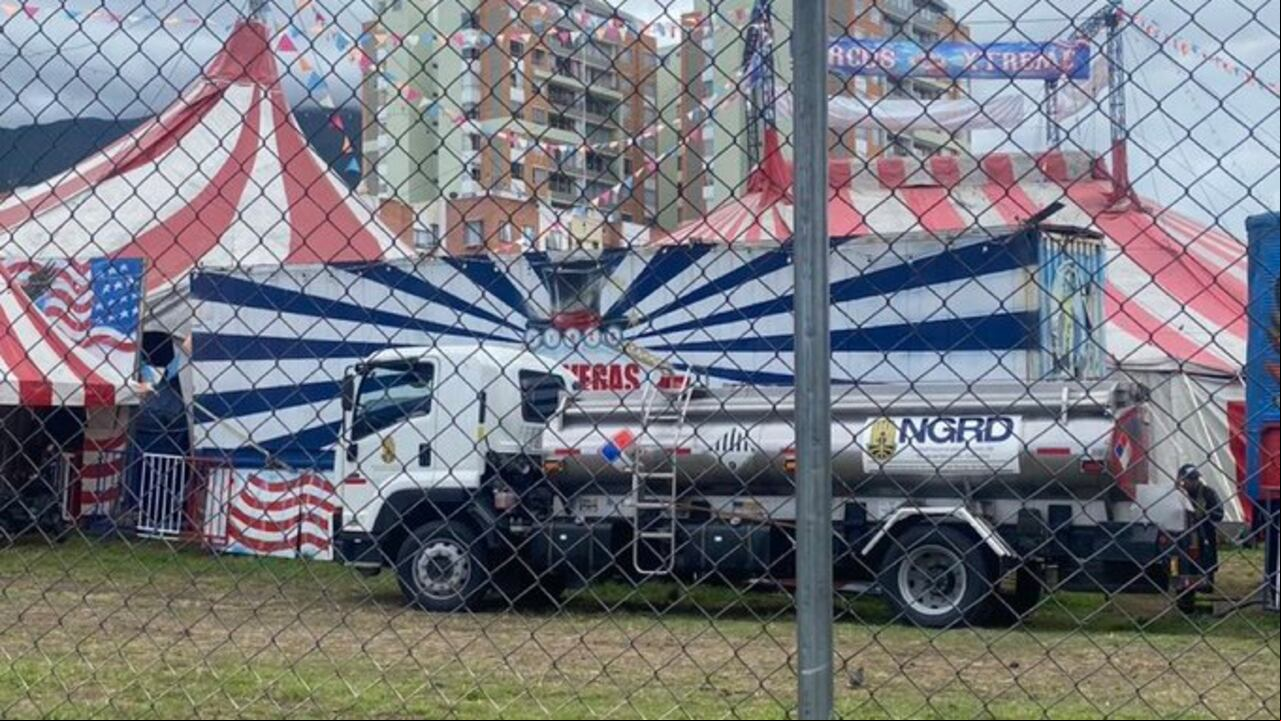 Carrotanque de la UNGRD en un circo en Pasto