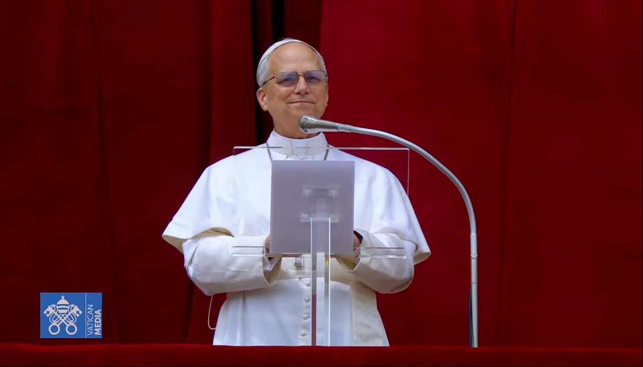 Rezo del primer Regina Coeli del Papa León XIV en la Plaza de San Pedro.