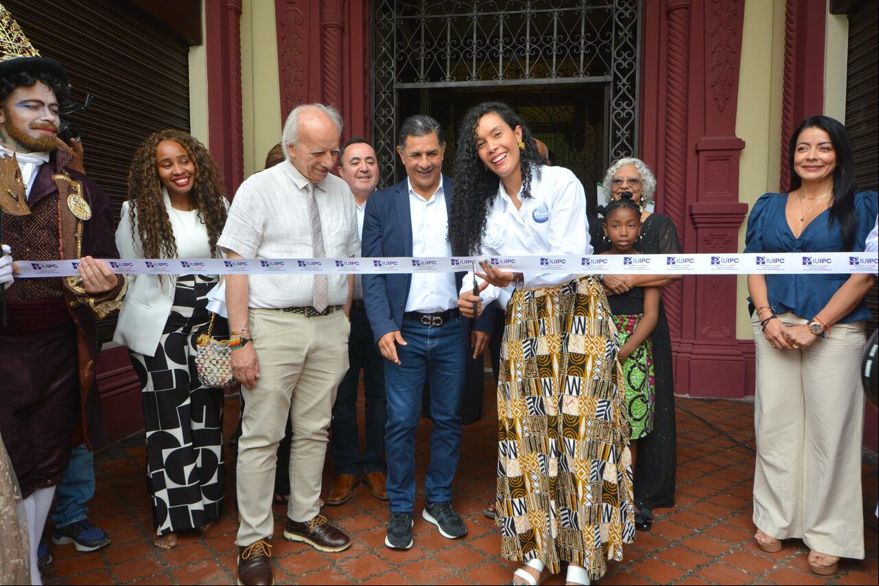 En 1936 se inaugura el edificio para la compañía de tabaco, Coltabaco. El gobierno de Ospina inicia la transformación del edificio que se encontraba en malas condiciones y que hoy luego de un trabajo de remodelación, se inaugura como la sede de la nueva Institución Universitaria de las Culturas y las Artes Populares. Durante el acto de Inauguración, de la nueva institución, el alcalde Jorge Iván Ospina, muy emocionado, lloró al final de su intervención.