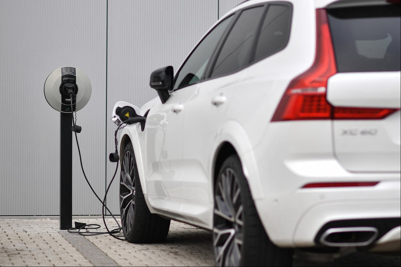 Para fortalecer la industria de los vehículos eléctricos, en China se han instalado puntos de carga para impulsar la infraestructura del sector.
