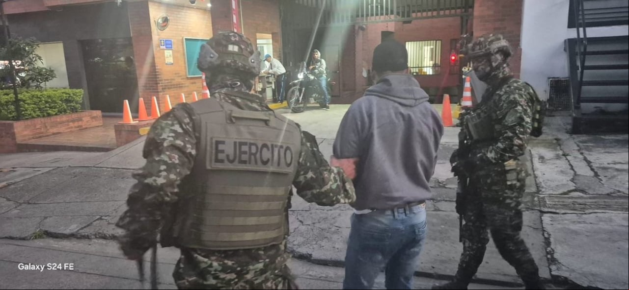 Las investigaciones indican que los detenidos actuaban bajo las órdenes de alias “Jairo”, jefe de finanzas de la estructura Jaime Martínez, y se encargaban del acopio, preparación y transporte de drogas ilícitas.