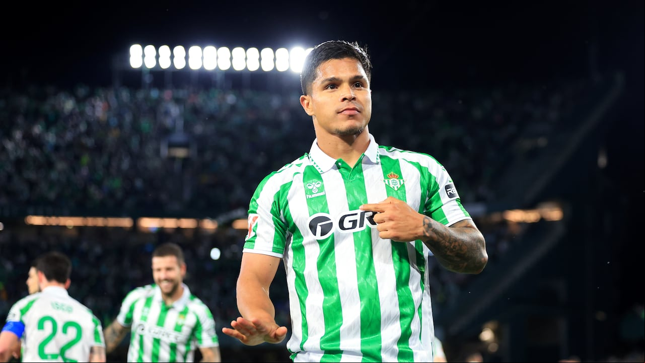 Juan Camilo Cucho Hernández sigue brillando con Betis, esta vez ante Osasuna.