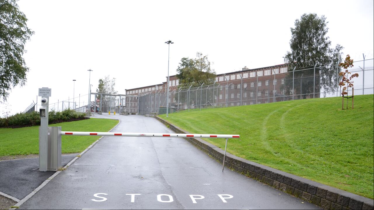 Breivik, que mató a 77 personas en un bombardeo y tiroteo en 2011 y que ha estado apartado de otros reclusos durante 12 años, ha demandado al Estado por segunda vez argumentando que su aislamiento es una violación del Convenio Europeo de Derechos Humanos.