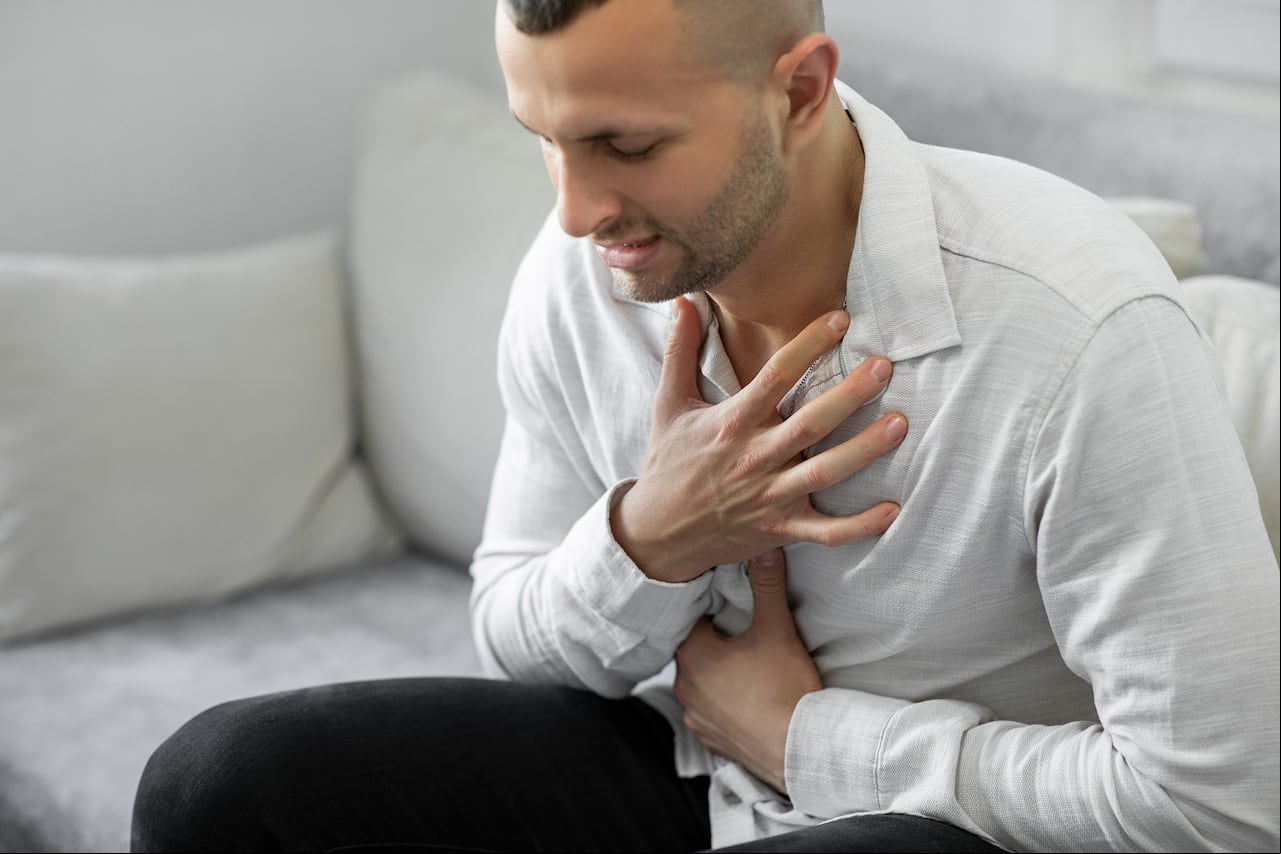 La infusión de alcachofa se destaca como una herramienta valiosa en la lucha contra los cálculos y los niveles altos de triglicéridos, ofreciendo una opción natural y efectiva para promover la salud.