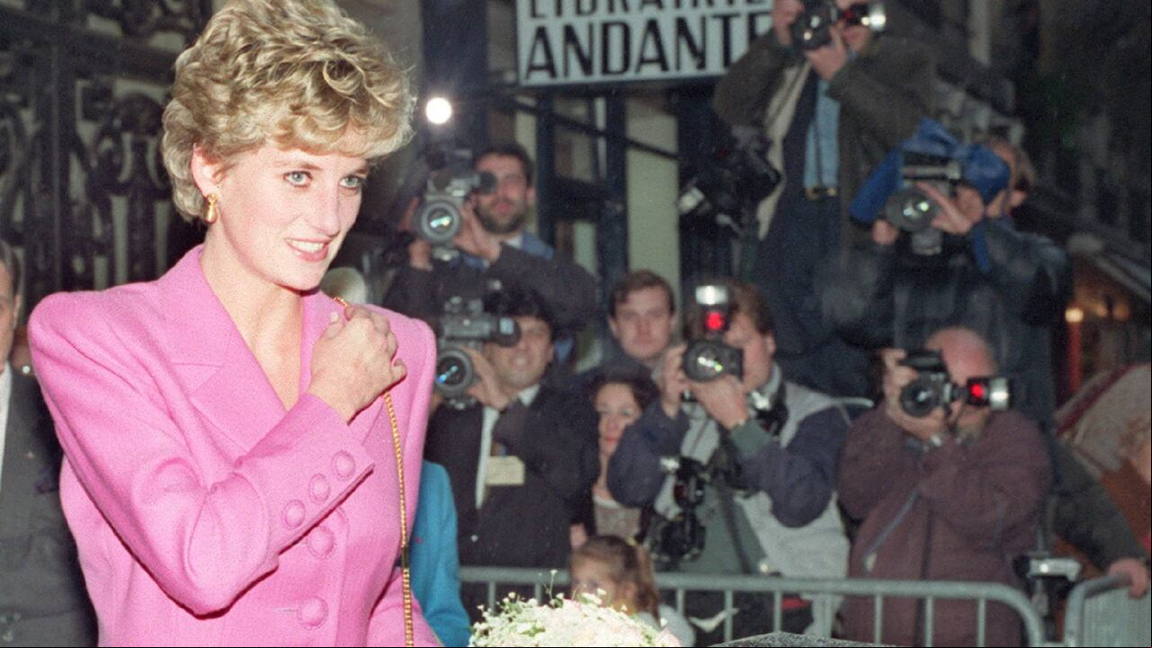 Revelan que periodista británico usó “métodos engañosos” para histórica entrevista a Lady Di en 1995