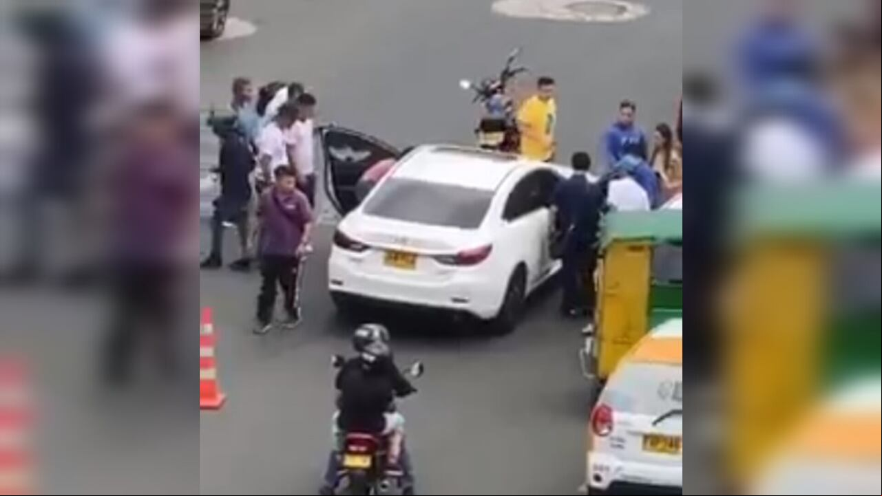 A conductor en Cali lo robaron y luego le dispararon en reconocido sector del sur de Cali; los agresores iban en moto.