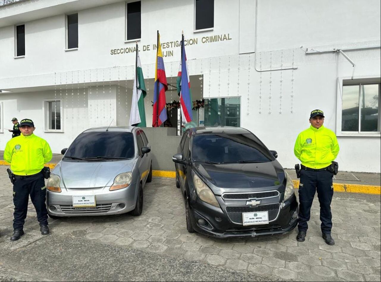 En estos dos vehículos 'Los Maestros' presuntamente hacían la comisión de los ilícitos.
