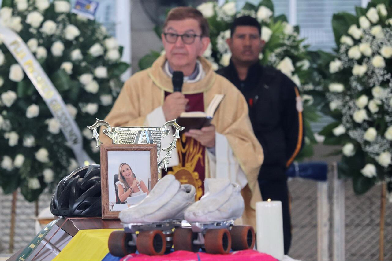EN LE CENTRO DE EVENTOS LUZ MERY TRISTÁN SE CELEVRÓ EL FUNERAL DE LA EX CAMPONA MUNIDAL DE PATINAJE LUZ MERY TRISTÁN ASESINADA POR SU NOVIO. AL ACTO ASISTIERON SUS HIJOS.