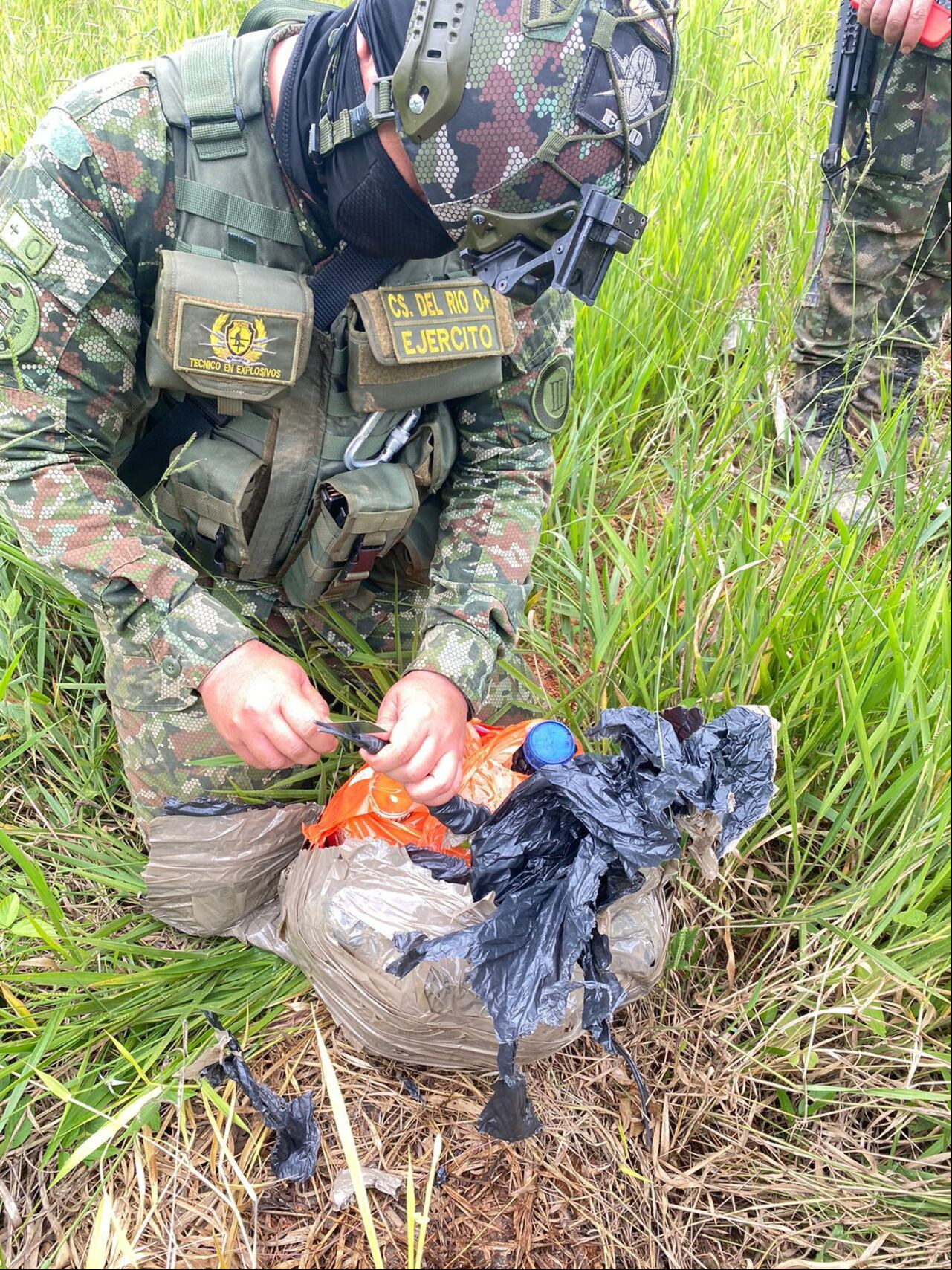Los soldados se vieron en la necesidad de desactivar varios campos minados que los alzados en armas instalaron en los caminos de a este poblado rural, ubicado al suroccidente del Cauca.