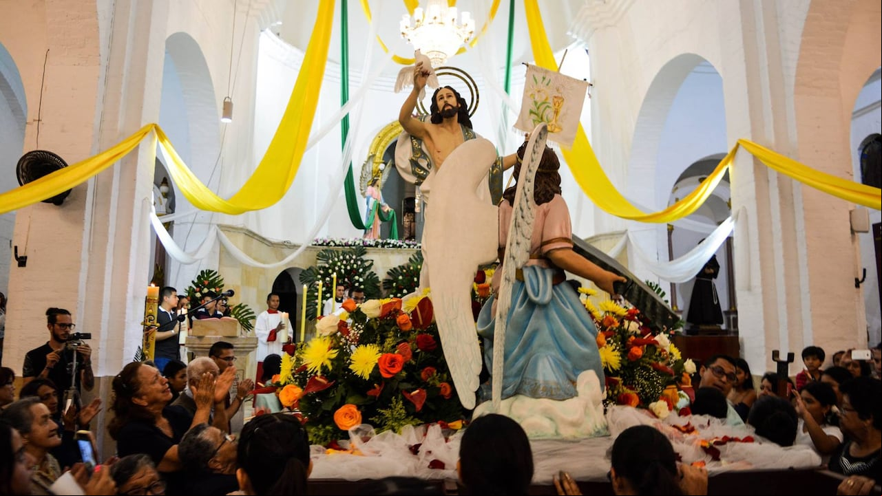 Las procesiones de Yumbo, como la del Resucitado, van acompañadas por el fervor de los cargueros, el pueblo yumbeño y los turistas.