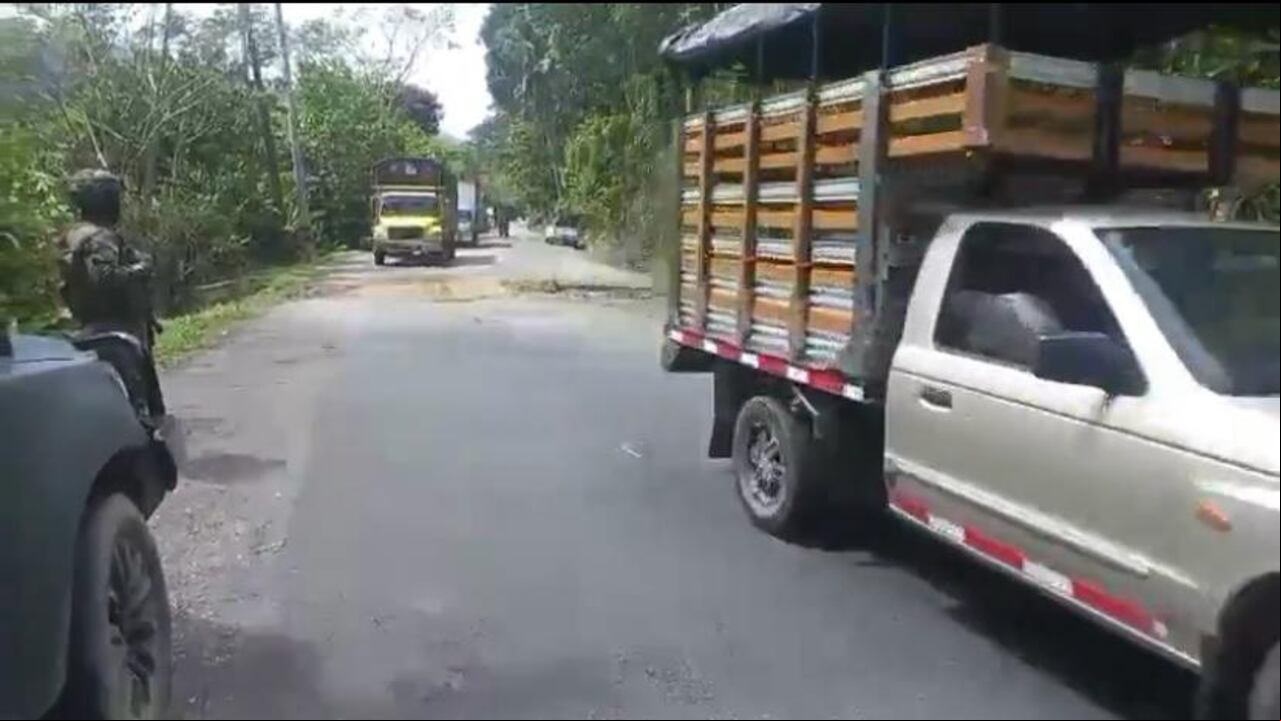La vía Medellín - Costa Atlántica se encuentra cerrada por causa del atentado terrorista perpetrado por la guerrilla del ELN este 5 de marzo.
Foto tomada de las redes sociales
