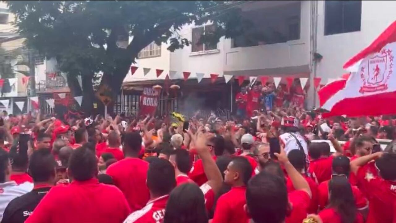 Hinchas del América previo a la final de la Copa BetPlay ante Nacional.