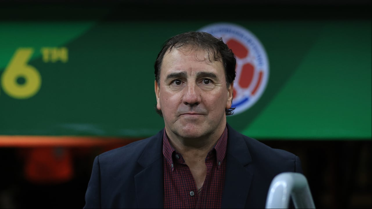 BRASILIA, BRAZIL - MARCH 20: Nestor Lorenzo, Head Coach of Colombia looks on prior to the South American FIFA World Cup 2026 Qualifier match between Brazil and Colombia at Mane Garrincha Stadium on March 20, 2025 in Brasilia, Brazil. (Photo by Buda Mendes/Getty Images)