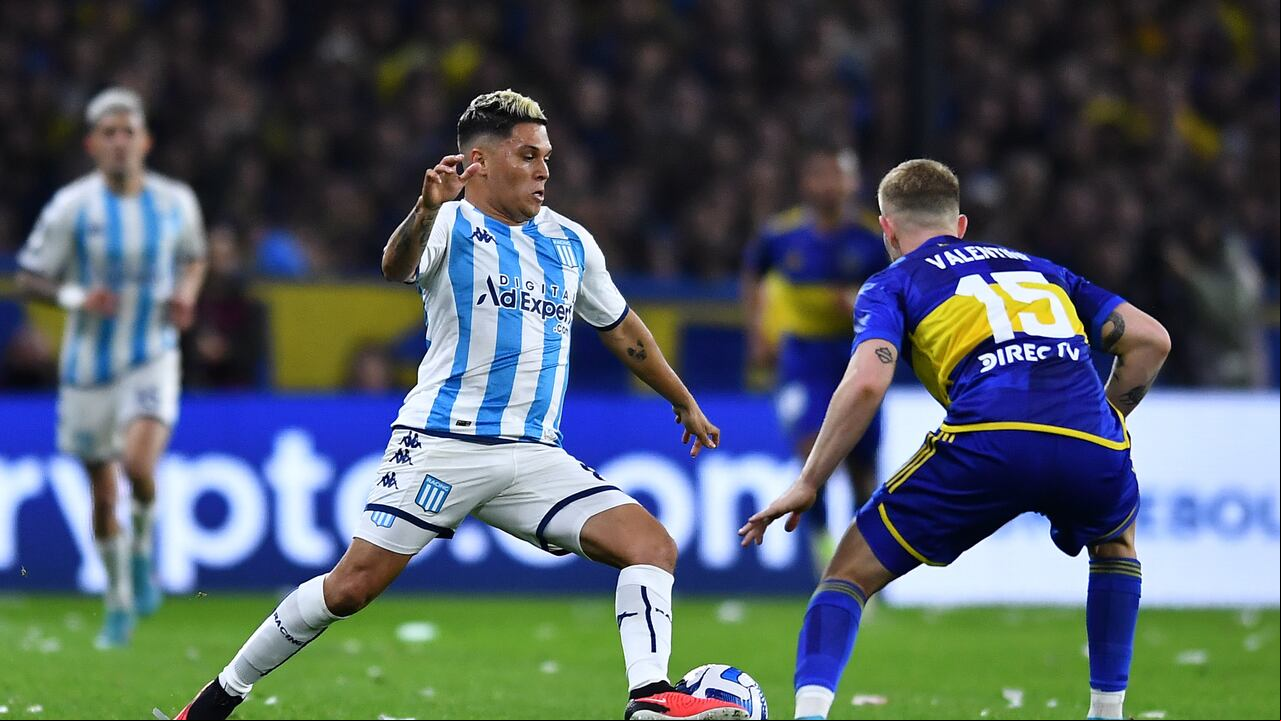 BUENOS AIRES, ARGENTINA - AUGUST 23: Juan Quintero of Racing Club controls the ball against Nicolás Valentini of Boca Juniors during the Copa CONMEBOL Libertadores 2023 Quarter-final first leg match between Boca Juniors and Racing Club at Estadio Alberto J. Armando on August 23, 2023 in Buenos Aires, Argentina. (Photo by Marcelo Endelli/Getty Images)