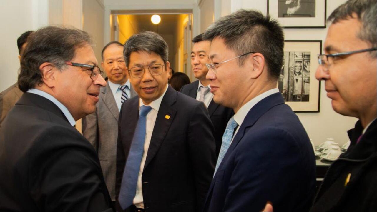 El presidente Gustavo Petro sostiene un encuentro con el consorcio chino que está a cargo del Metro.