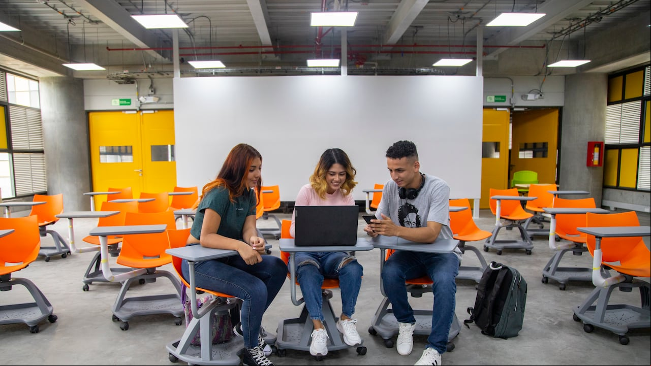 Estudiantes beneficiados con la matrícula cero en Medellín.
