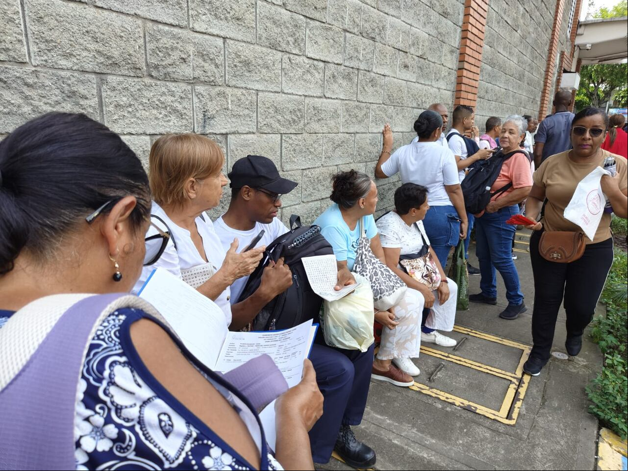 Largas flas en el dispensario de Disfarma en Villacolombia.