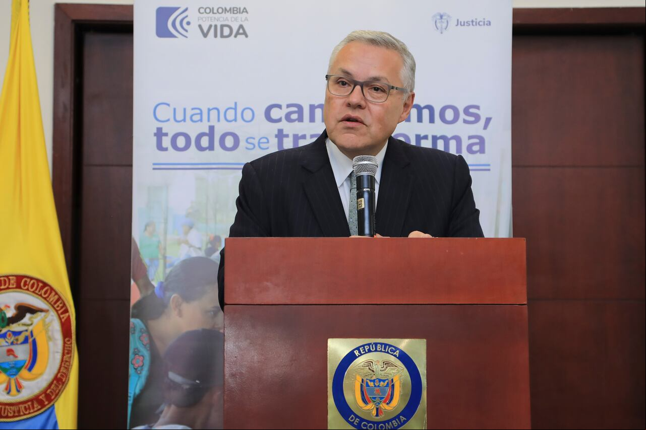 Nestor Osuna
Ministro de Justicia