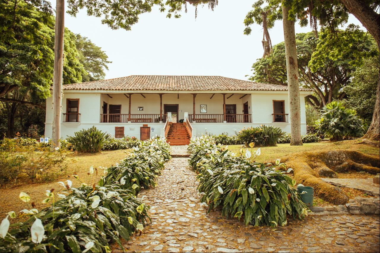 En la Hacienda El Paraíso los visitantes podrán recibir una visita guiada narrada a partir de los insertos poéticos que recrean la historia de Efraían y María.