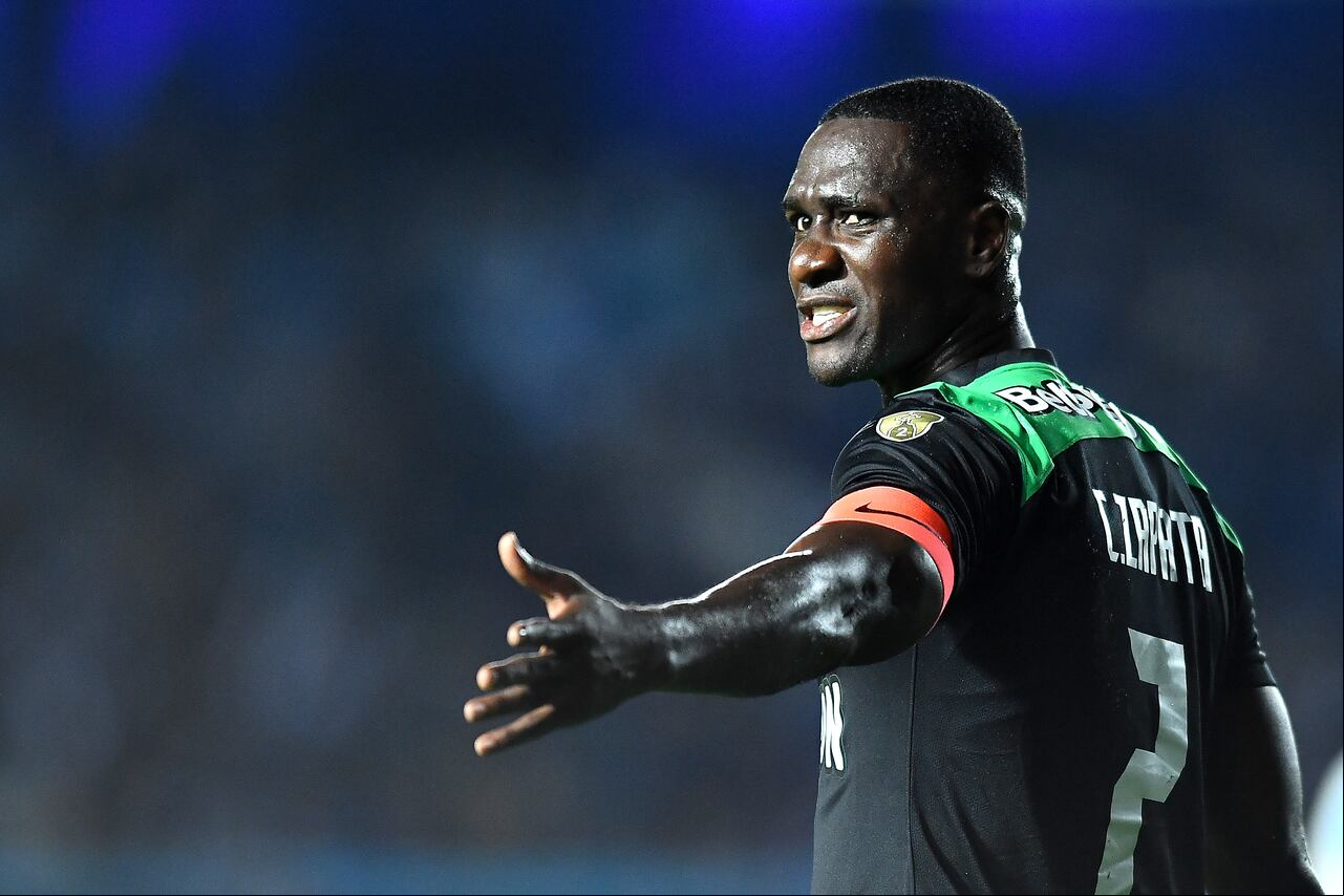 Cristian Zapata sufrió el duelo ante Racing de Argentina