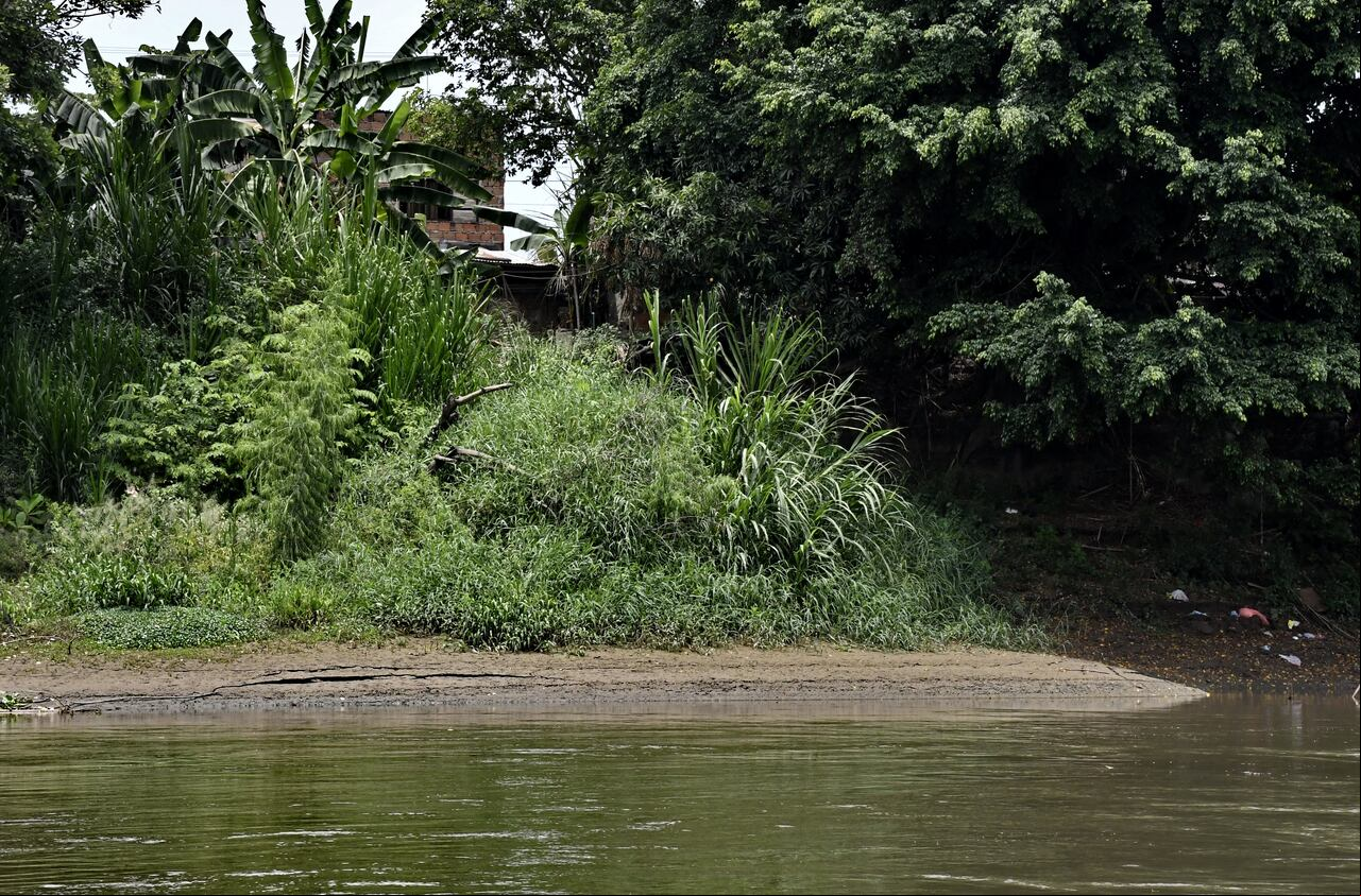 Cali: El bajo caudal en los principales ríos que atraviesan la ciudad de Cali (Cauca, Pance, Cali, )genera preocupación en las autoridades por su bajo nivel al llegar a la boca tomas del acueducto. foto José L Guzmán. El País