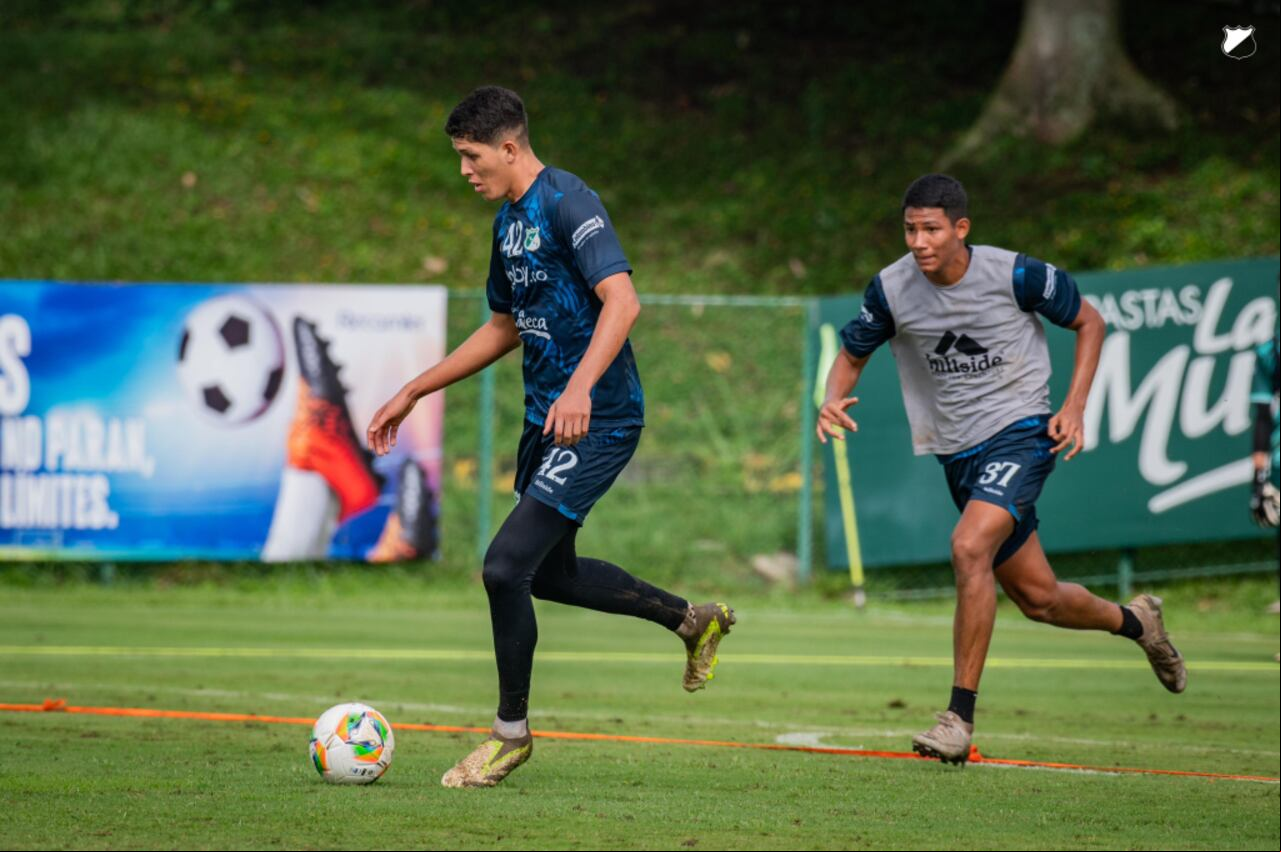 12 canteranos del Deportivo Cali se encuentra realizando la pretemporada con el equipo profesional que dirige el uruguayo Alfredo Arias.