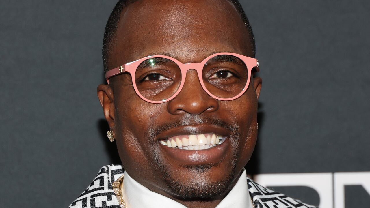 El obispo Lamor Whitehead asiste a la 53.ª edición anual de los premios GMA Dove en el Lipscomb Allen Arena el 18 de octubre de 2022 en Nashville, Tennessee.