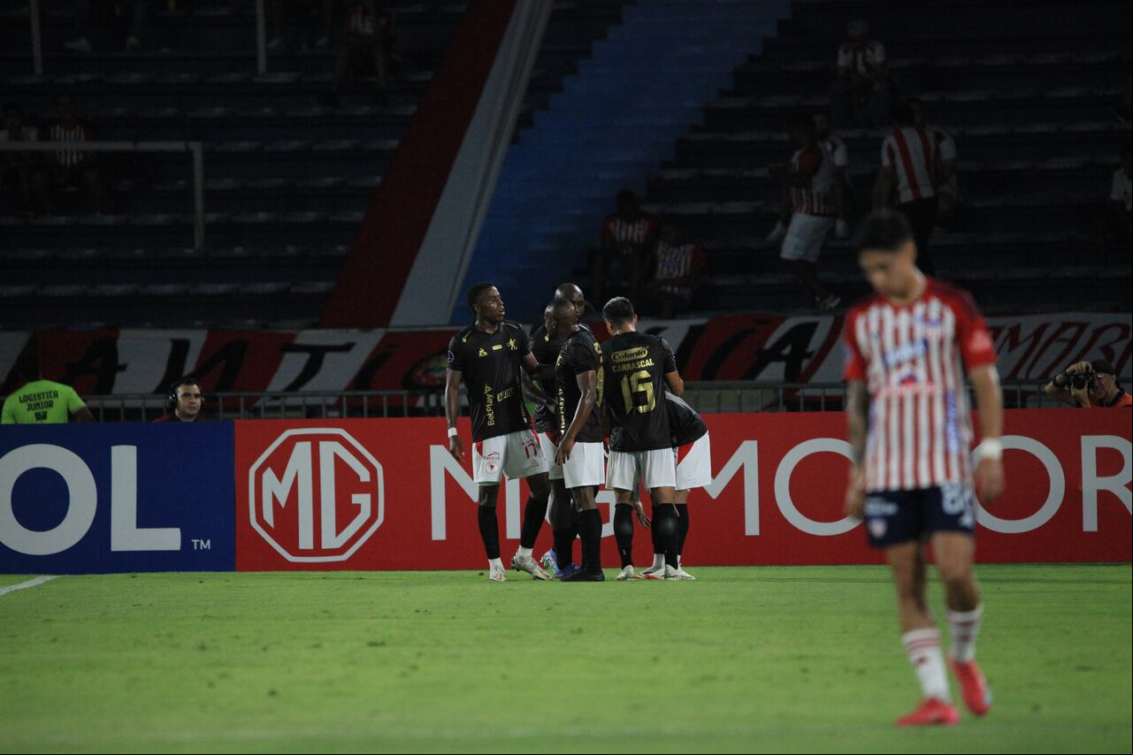 America pasa a fase de grupo lurgo de vencer al Junior e