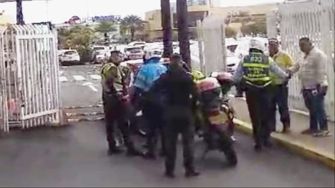 Agentes de tránsito y unidades de Policía tuvieron que intervenir tras lo ocurrido.