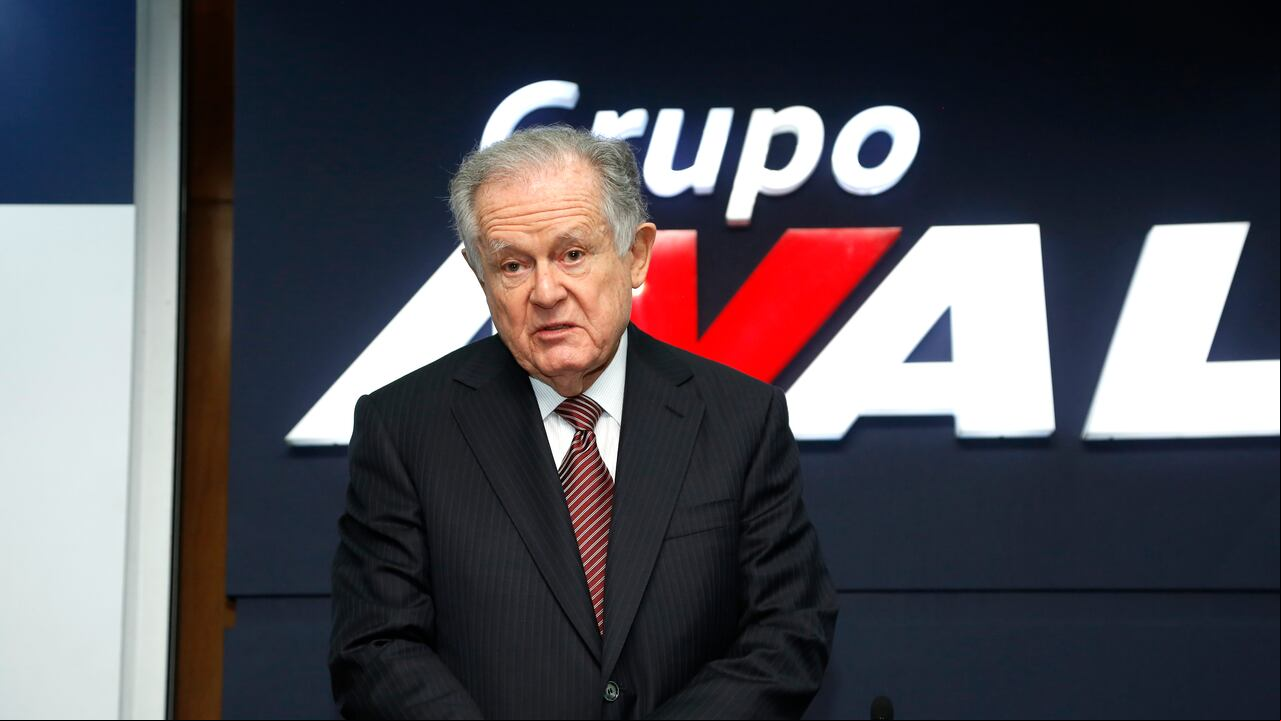 Luis Carlos Sarmiento Angulo
Grupo Aval Acciones y Valores S.A. convoca a los señores Accionistas titulares de
acciones ordinarias a la reunión extraordinaria de la Asamblea General de Accionistas
mayo 2 2016