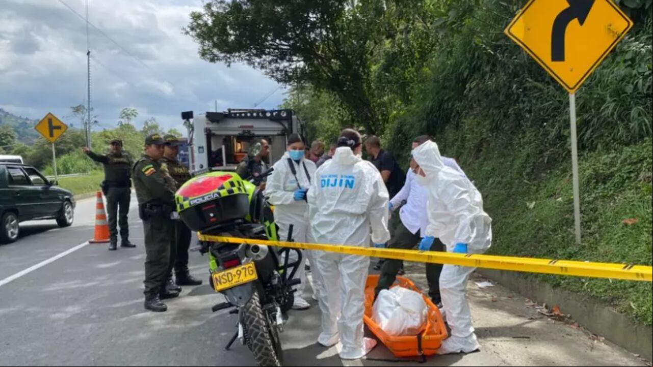 Levantamiento de cadáver embolsado en Caldas, Antioquia.