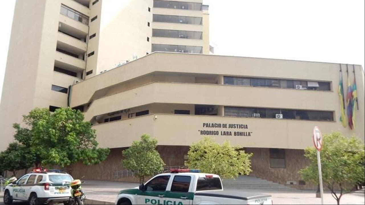 Hay que mencionar que el pasado 14 de febrero en pleno Parque Santander, también centro de Neiva, fue encontrado un artefacto explosivo de bajo poder, con panfletos alusivos al ELN. Autoridades lograron intervenir el explosivo.