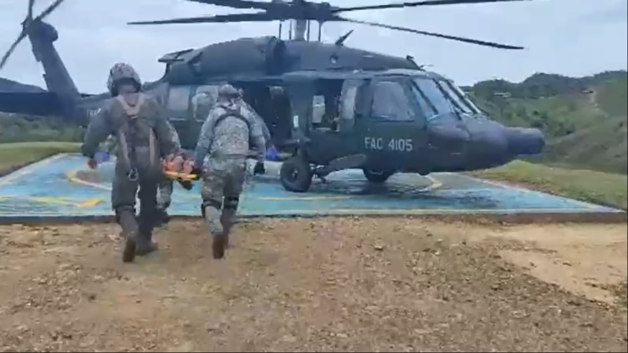Soldados evacuados tras ataque terrorista en Anorí, Antioquia.