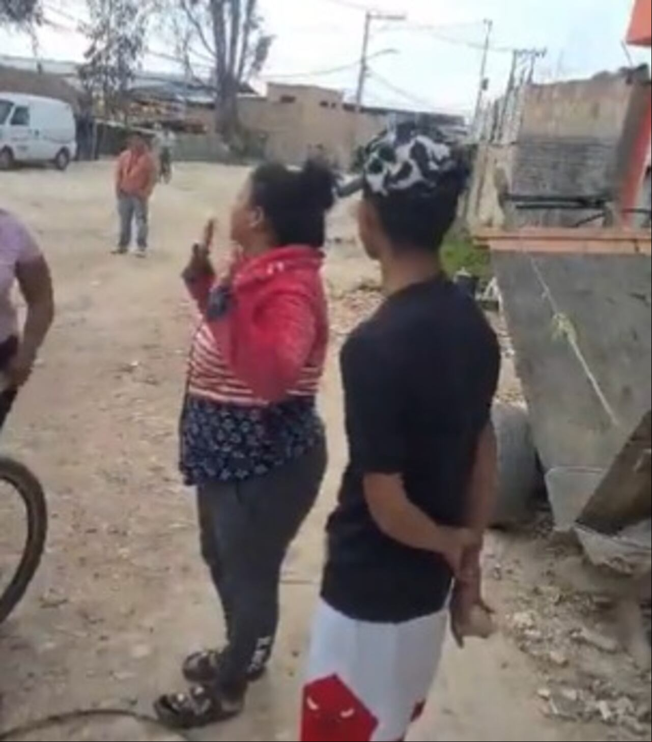 Atacan Bomberos en Bogotá