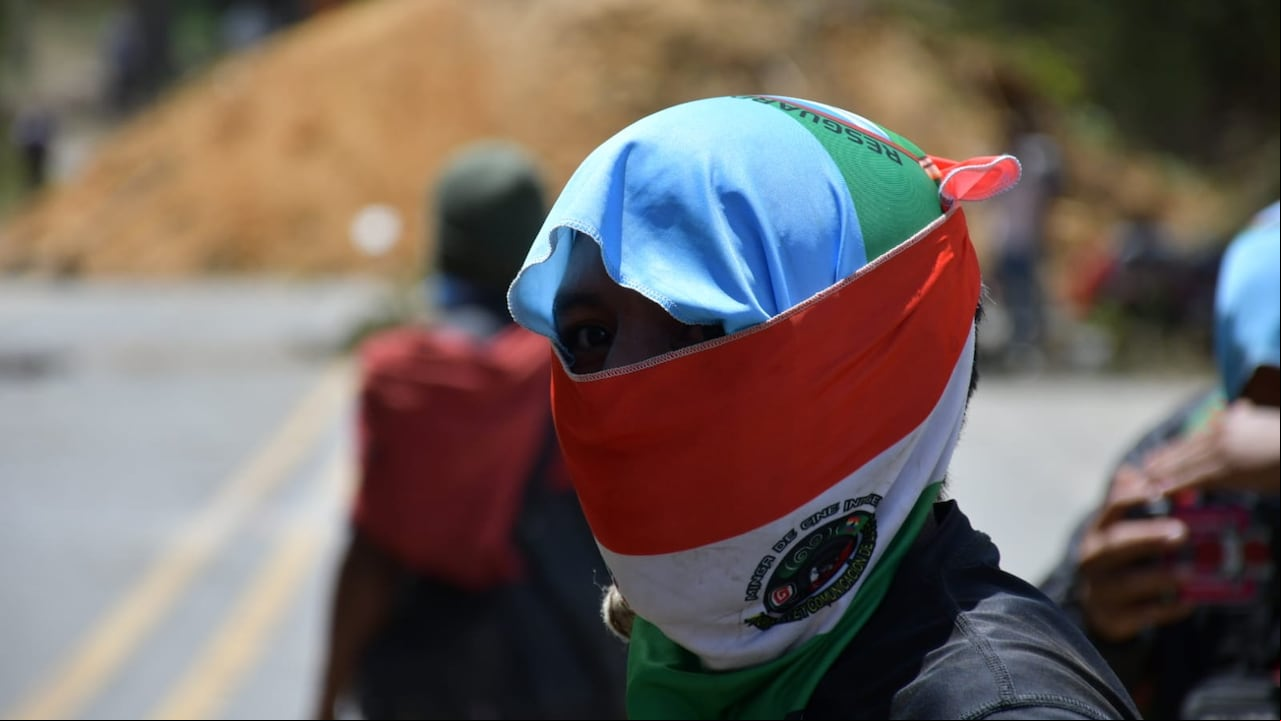 Comunidades Indígenas bloquearon la vía Panamericana que comunica a Popayán y Cali, específicamente en el kilómetro 27, a la altura del sector que es conocido como Quebrada Grande, en Piendamó, Cauca.