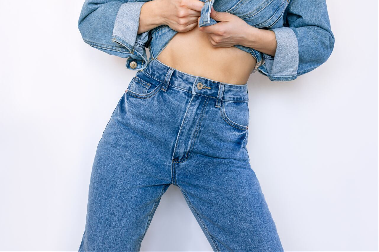 Este tipo de pantalón, con su diseño innovador, está atrayendo a quienes buscan un ajuste cómodo y favorecedor.
