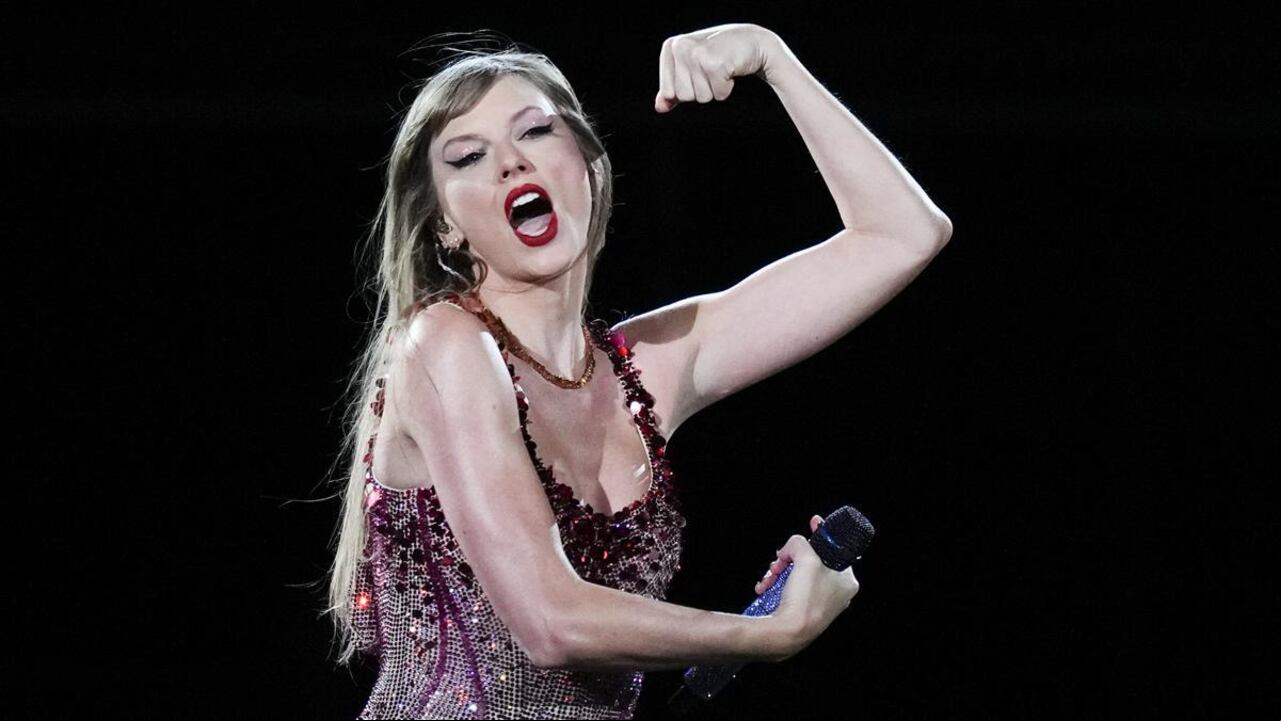 La cantante deslumbró en su primer show en Buenos Aires. Desde varios países de Latinoamérica, miles de fans se dieron cita en Argentina.